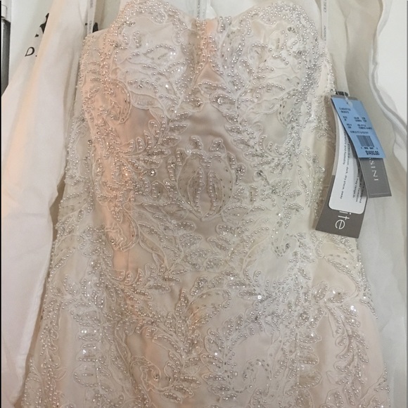 New ivory Oleg Cassini wedding dress